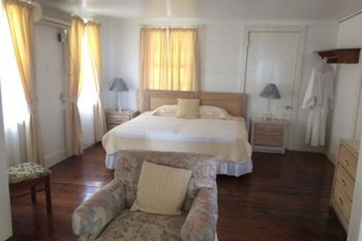 Room 12 of 18