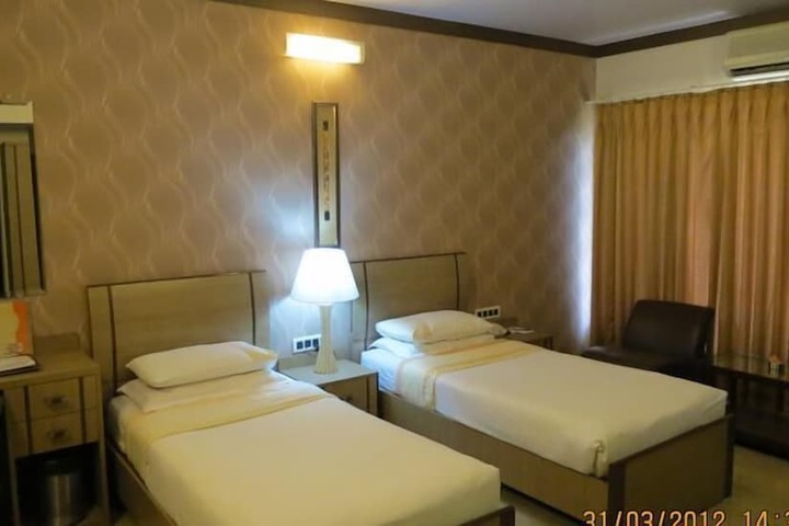 Room 9 of 37