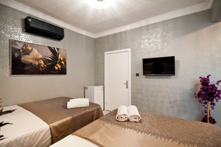 Room 10 of 42
