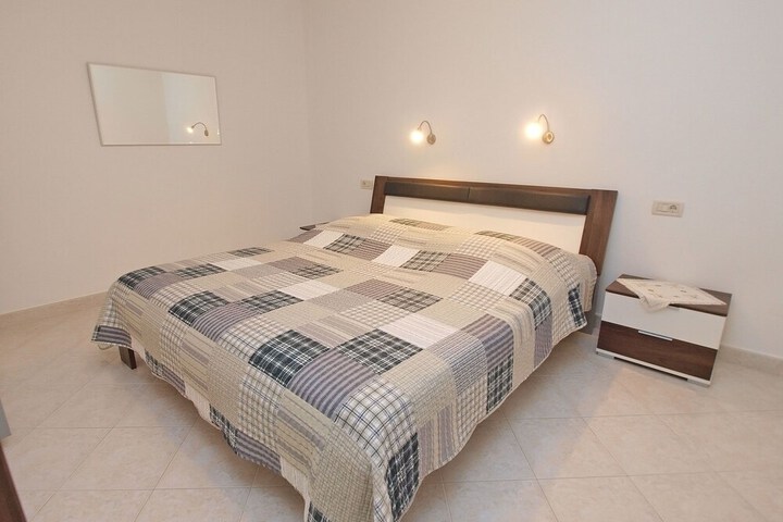 Room 7 of 38