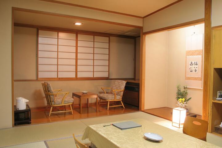 Room 27 of 165