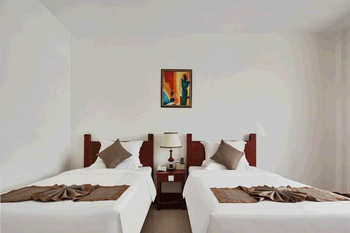 Room 11 of 28