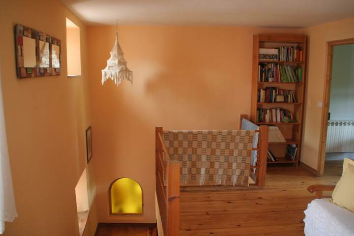 Room 4 of 16