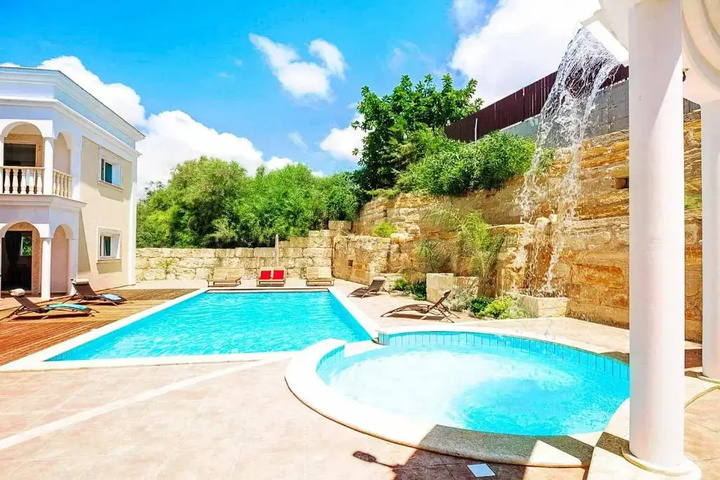 Pool 14 of 21