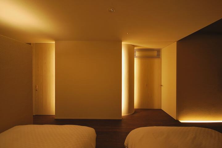 Room 7 of 32