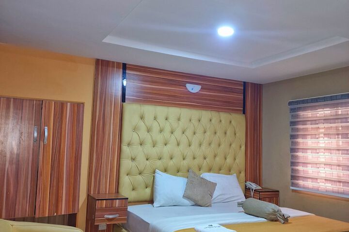 Room 5 of 19