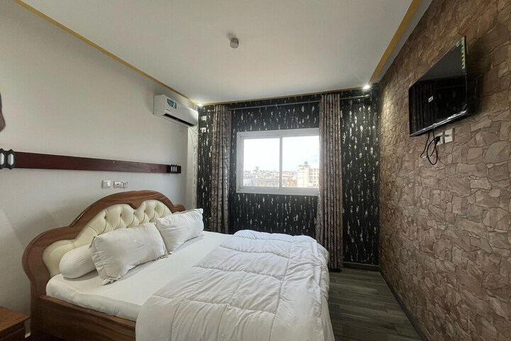 Room 8 of 15
