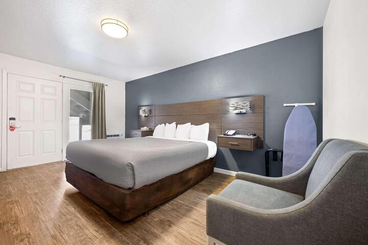 2 Queen Beds (13 of 14)