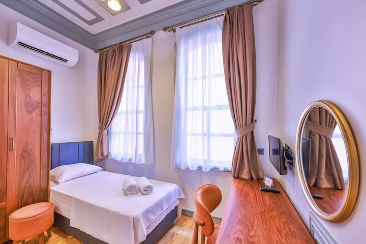 Room 9 of 36