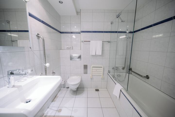 Room 6 of 98