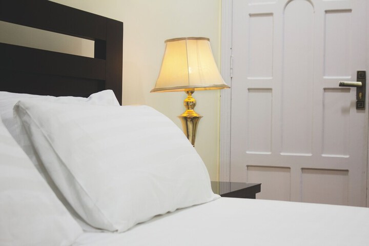 Room 9 of 30