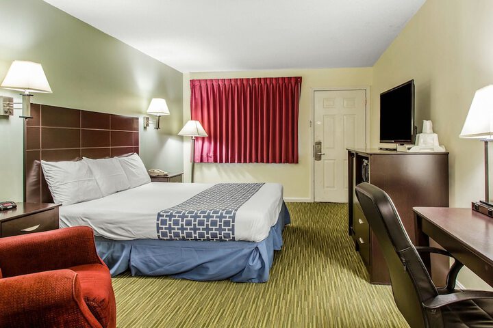 1 King Bed (9 of 9)