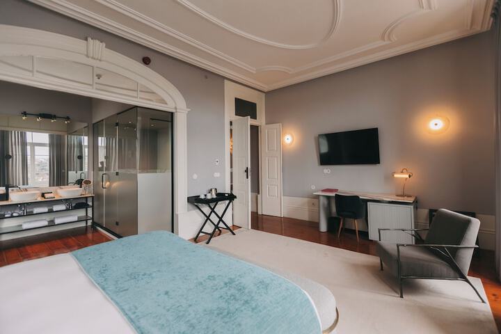 Room 44 of 147