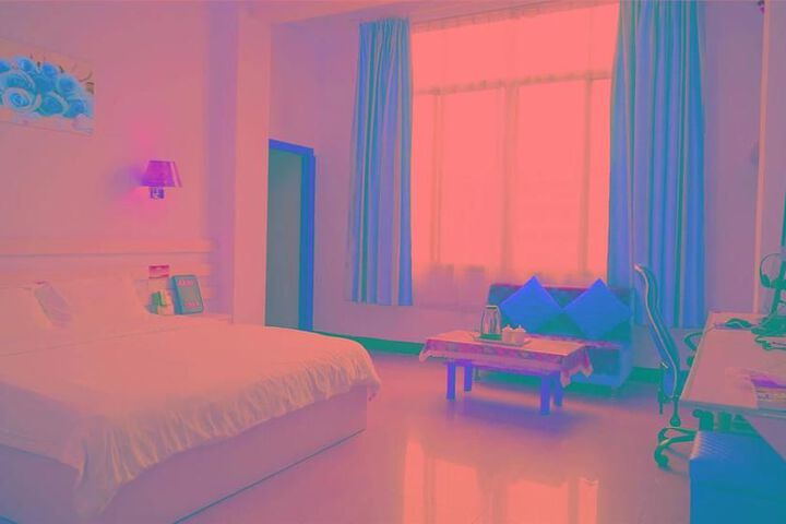 Room 8 of 28