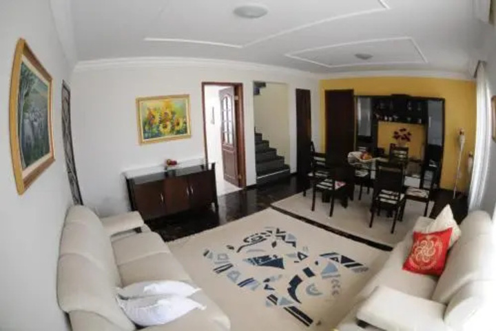 Room 4 of 10