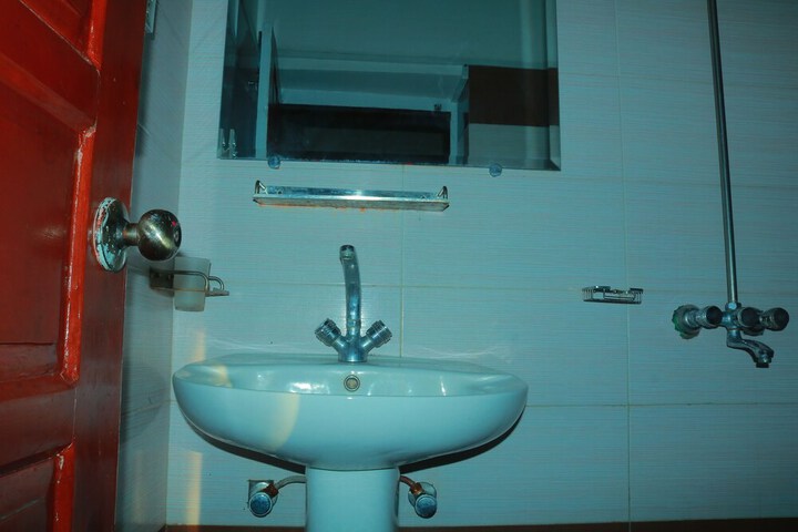 Room 8 of 11