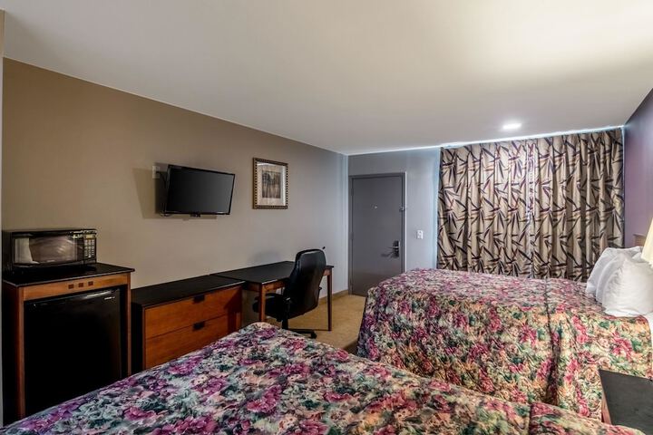 2 Double Beds (11 of 15)