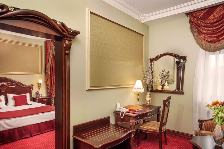 Room 10 of 31