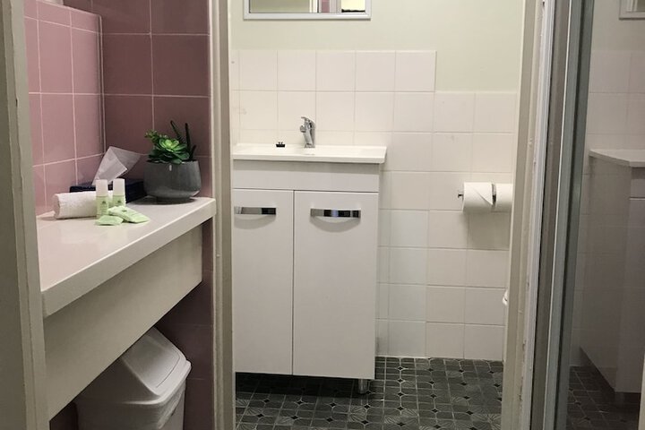 Room 16 of 19