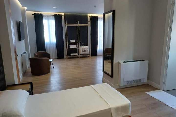 Room 27 of 132