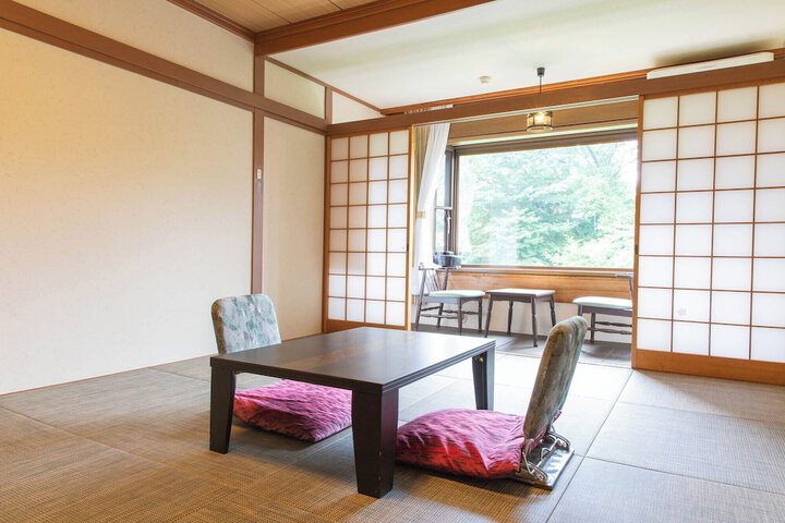 Room 12 of 40