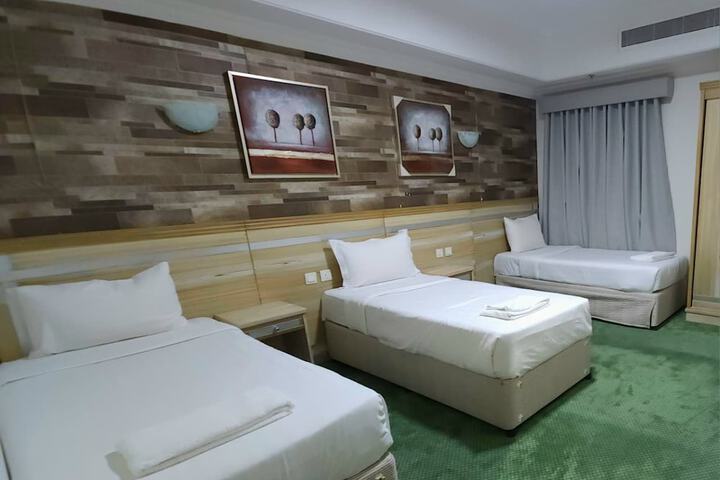 Room 18 of 48