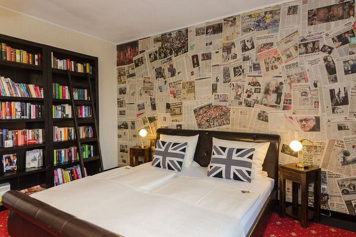 Room 9 of 27