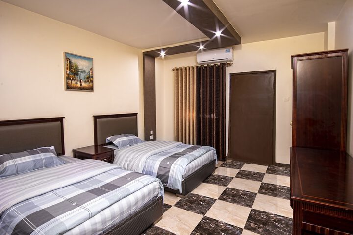 Room 14 of 33