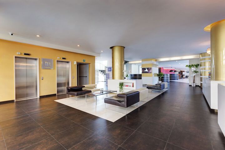 Entrance & Lobby