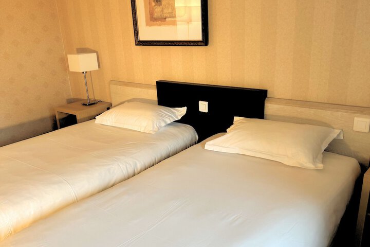 Room 15 of 52