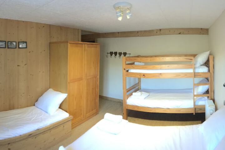 Room 5 of 48