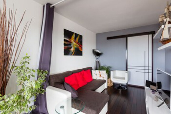 Room 10 of 19