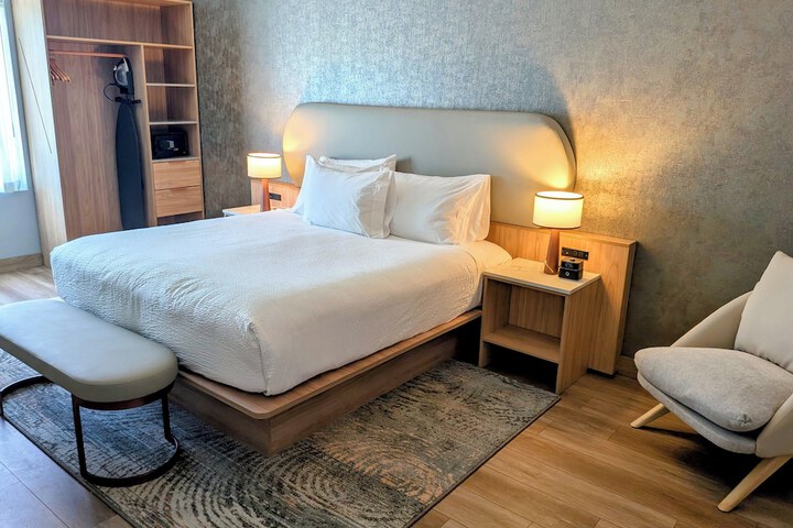 Room 6 of 46