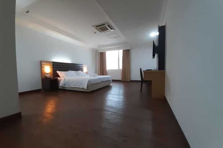Room 16 of 33
