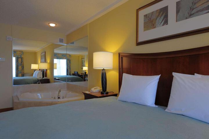 1 King Bed (10 of 16)