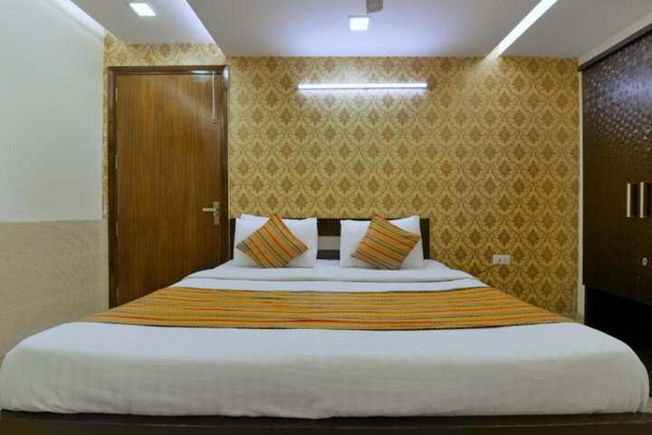 Room 18 of 37