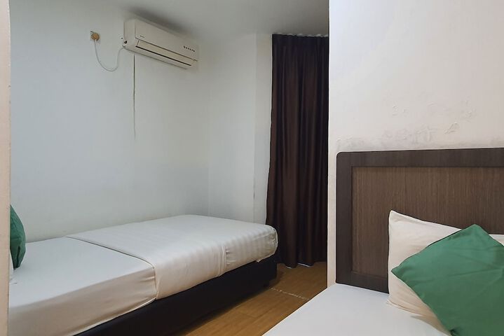 Room 13 of 35