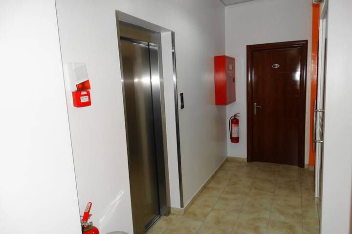 Ballroom/Hall 69 of 75