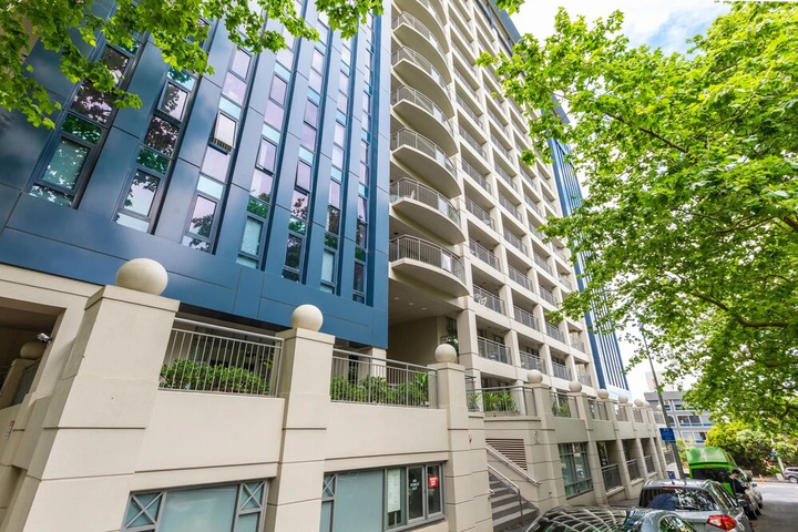 Cosy Two Bedroom in CBD with Pool