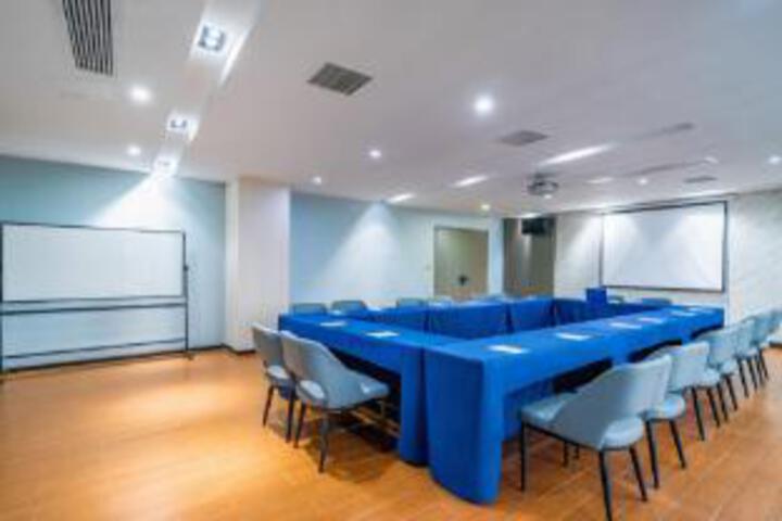 Room 14 of 23
