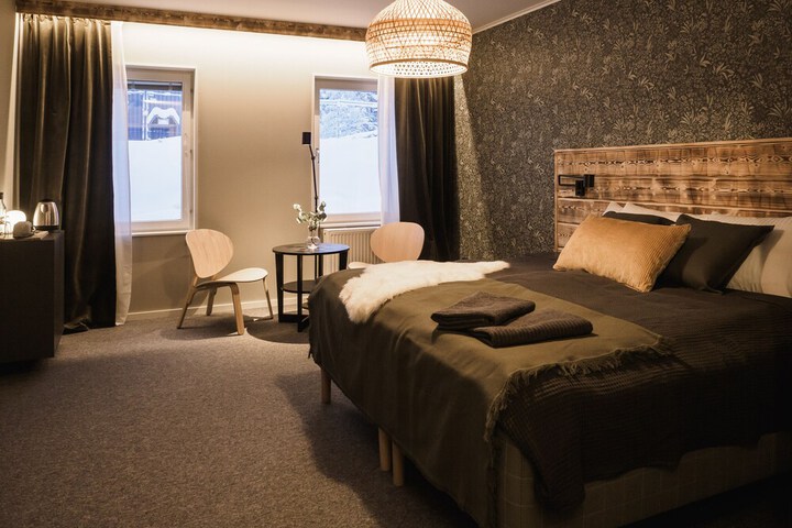 Room 5 of 18
