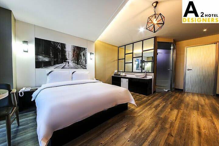 Room 18 of 43
