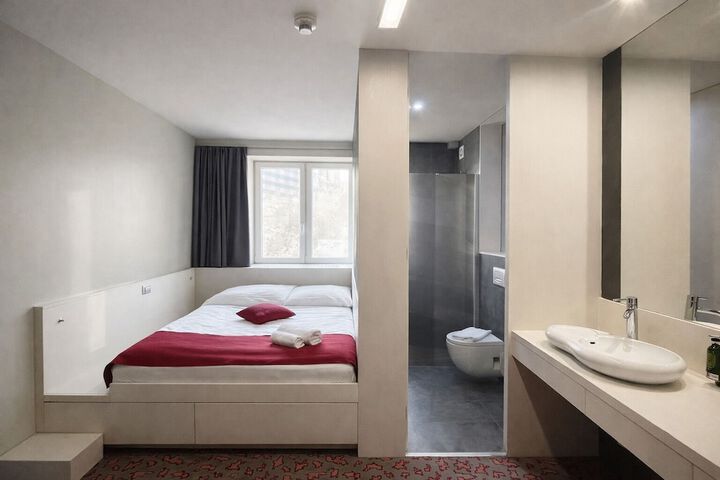 Room 56 of 96