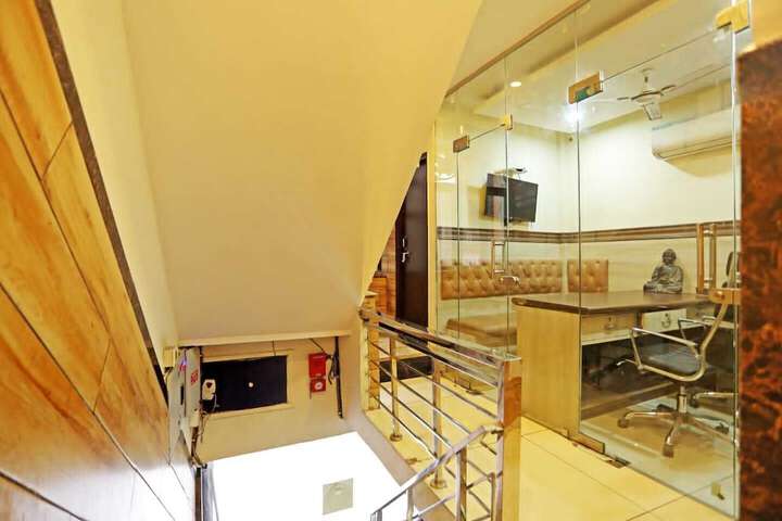 Business Center 42 of 46