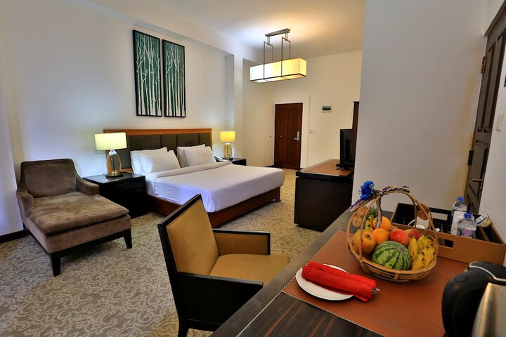 Room 4 of 34