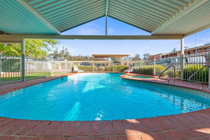 Pool 28 of 48