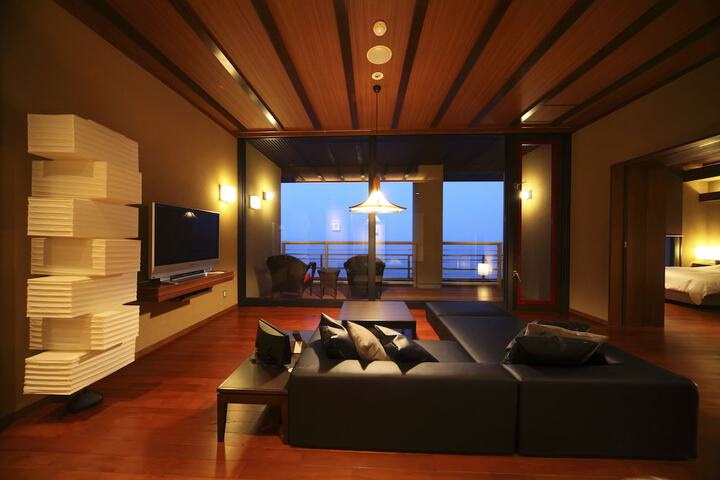 Room 32 of 80