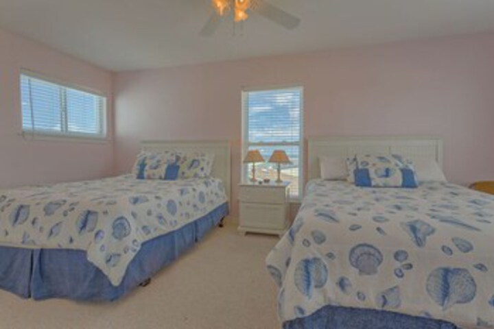 Room 28 of 34