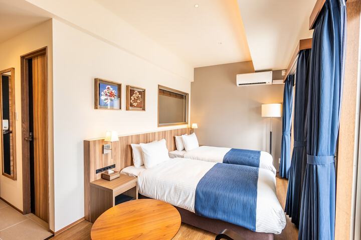 Room 7 of 30