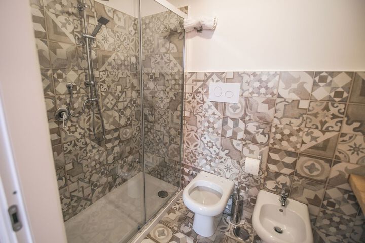 Room 5 of 37